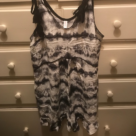 Romper - Picture 2 of 4